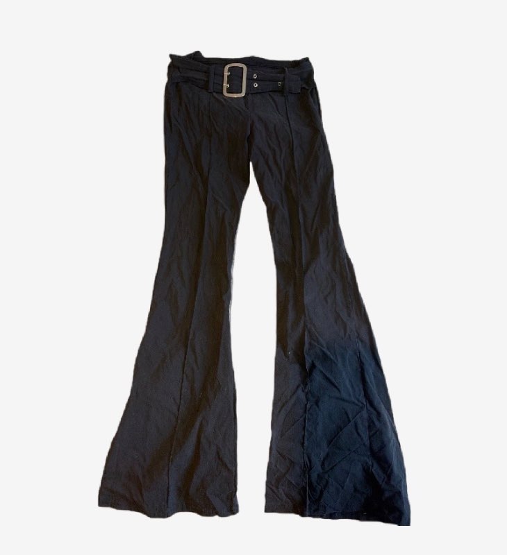 Svartar flared buxur með belti