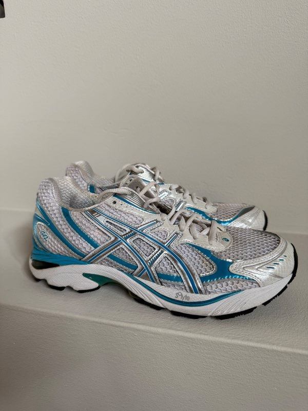 Asics hvítir/bláir