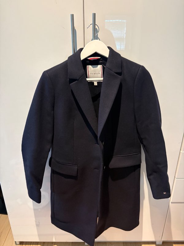 Tommy Hilfiger dökkblá kápa
