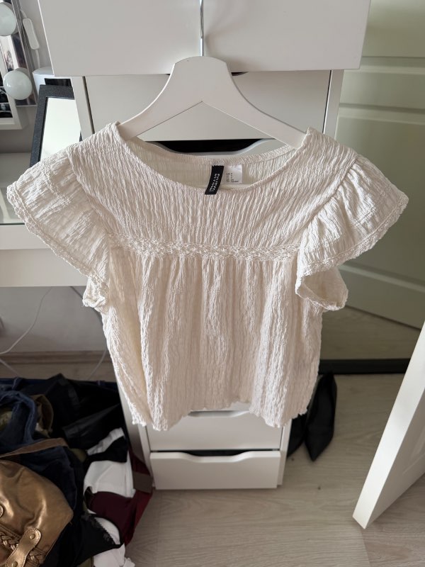 Hvítur bolur