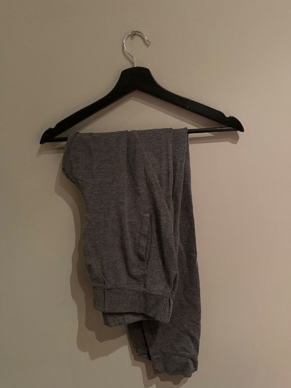 Gráar joggingbuxur