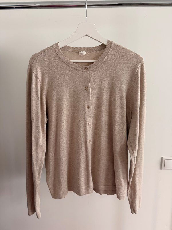 Beige hnepp peysa