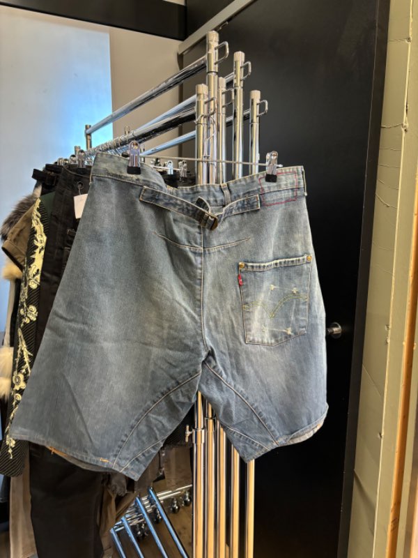 LEVI’s engineered jorts