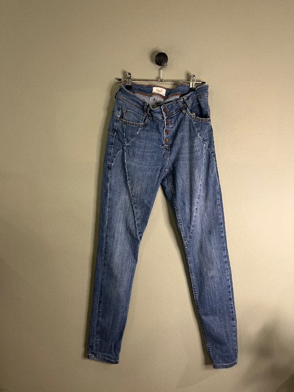 Skinny jeans/ capri