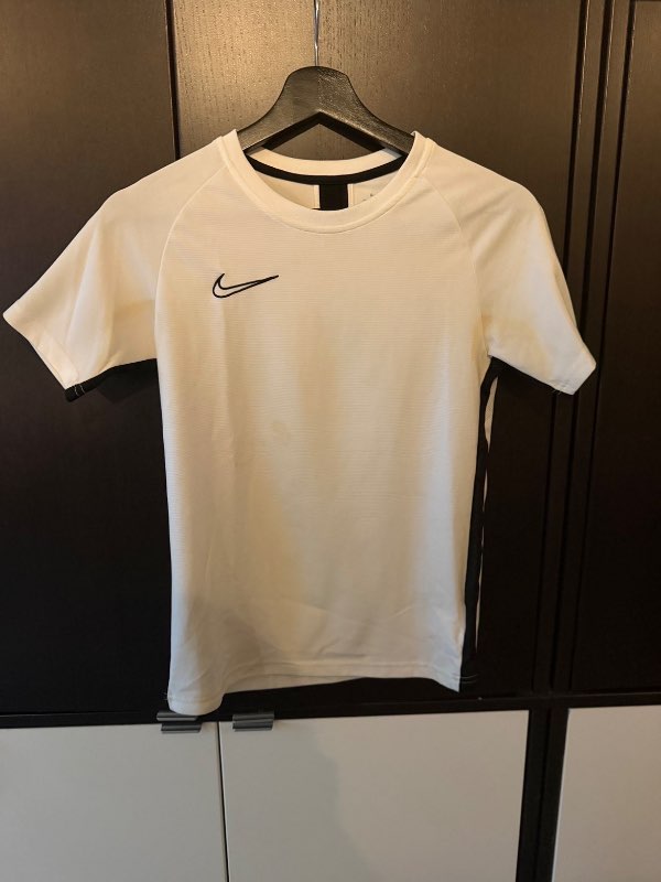 Hvítur nike bolur