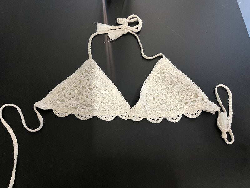 Hvítur bikini toppur