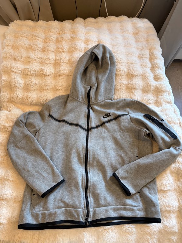 Nike tech grá