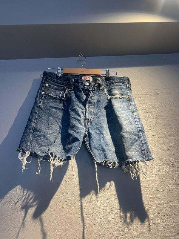 Levis stuttbuxur