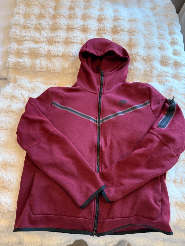 Nike tech rauð