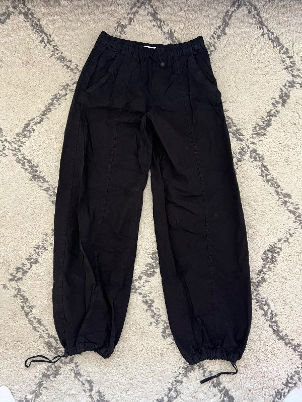 Zara svartar cargo