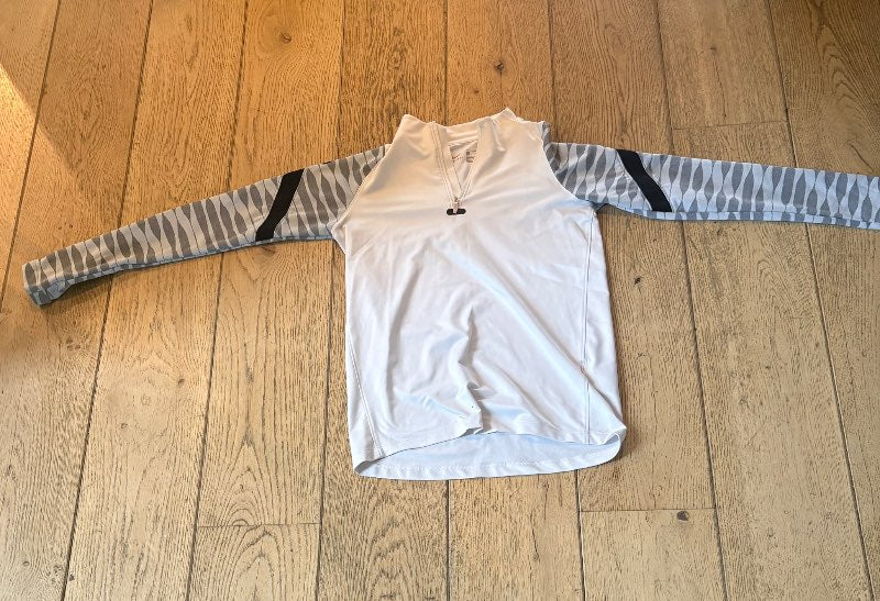 Nike íþróttapeysa