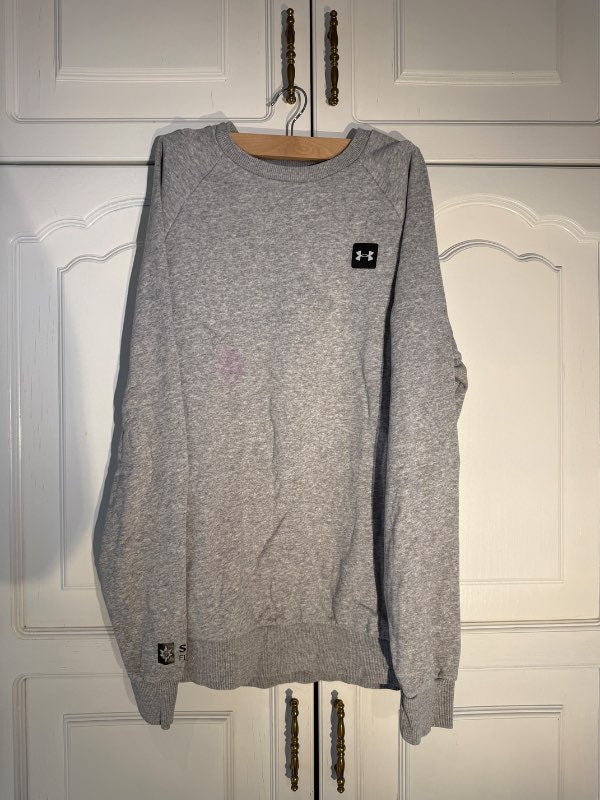 Under armour grá peysa