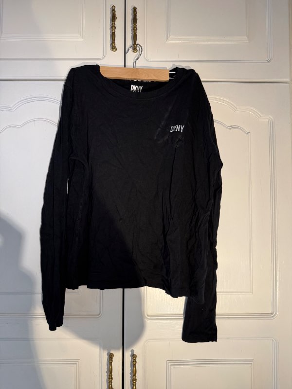 DKNY svartur síðerma bolur