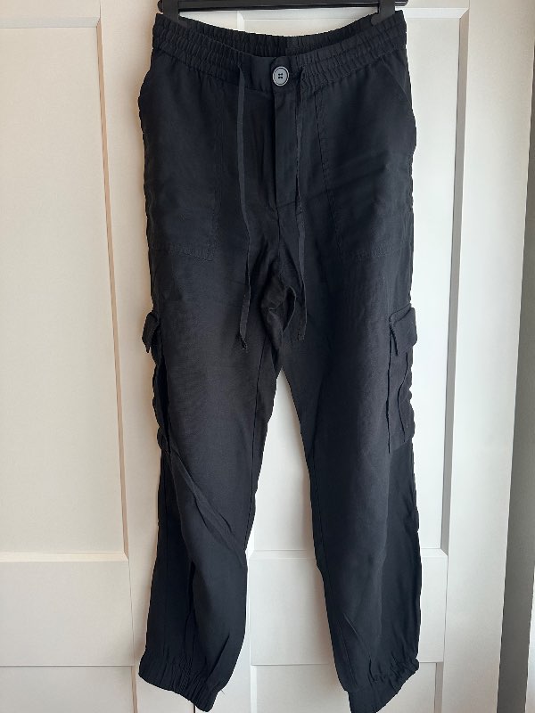 Zara svartar buxur með vösum