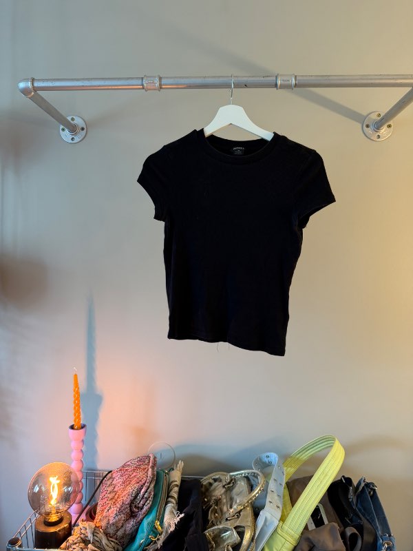 Svartur baby tee - MONKI