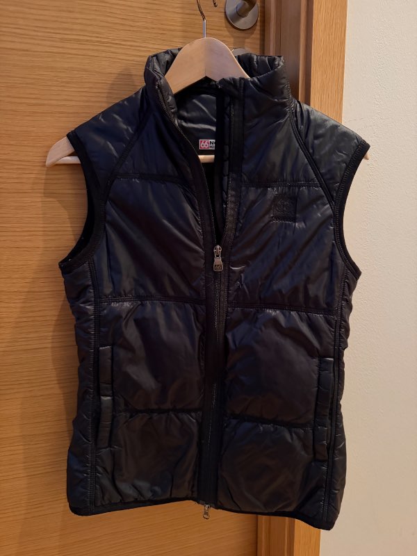 66 norður svart vesti