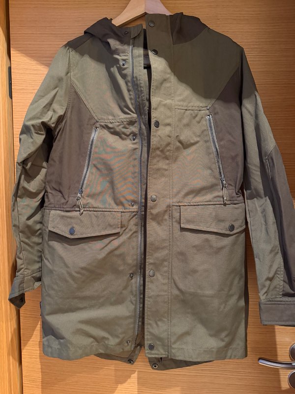 Chintamani úlpa græn