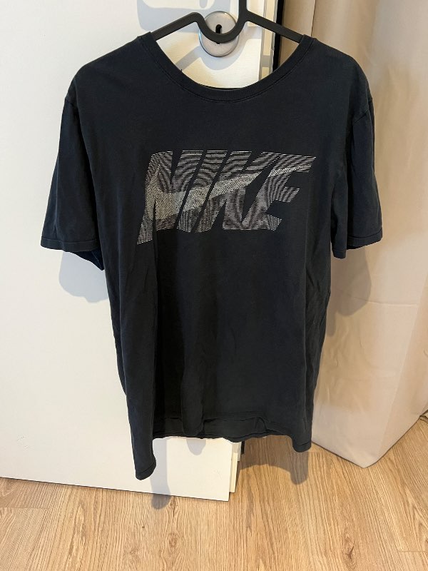 Svartur Nike bolur