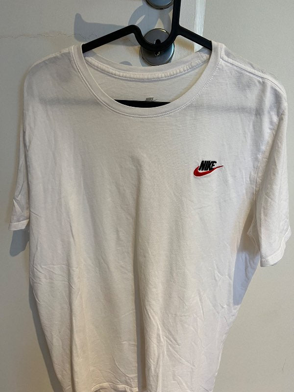 Nike bolur lítið logo
