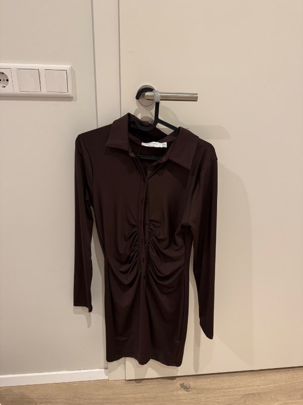 -Brúnn síðerma kjóll