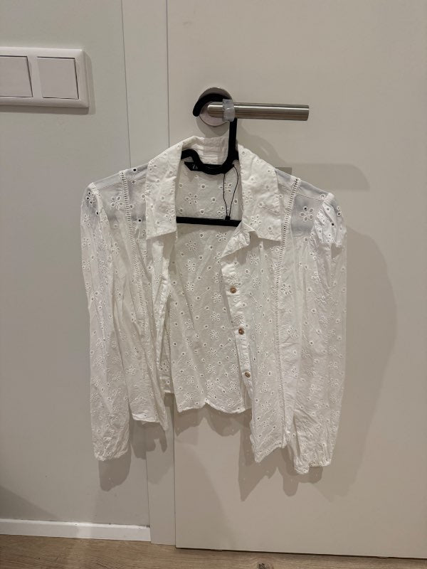 -Blúndu skyrta hvít