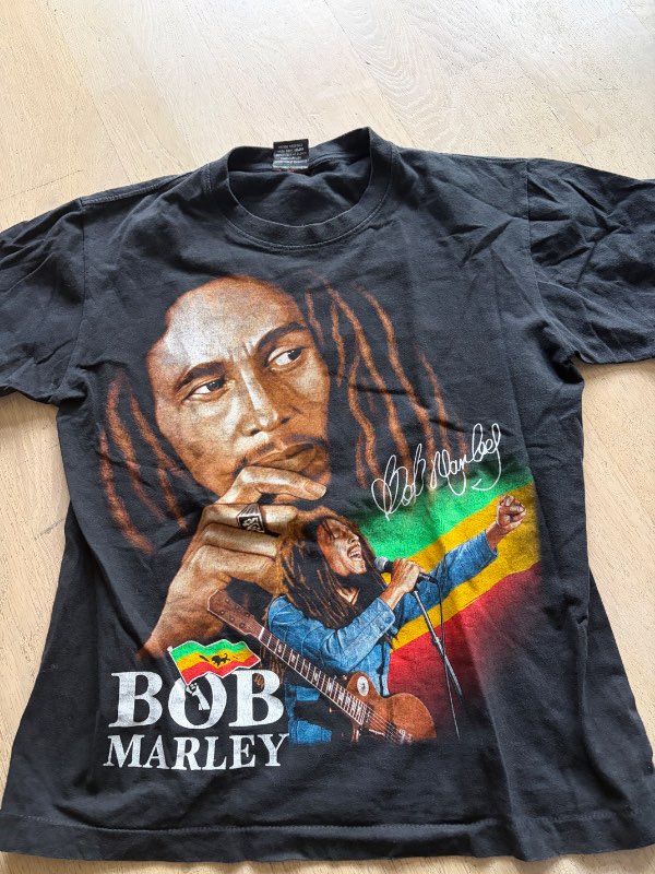 Bob Marley merch bolur