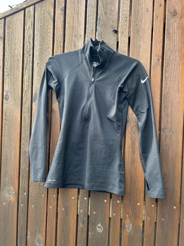 Nike íþróttapeysa svört half-zip