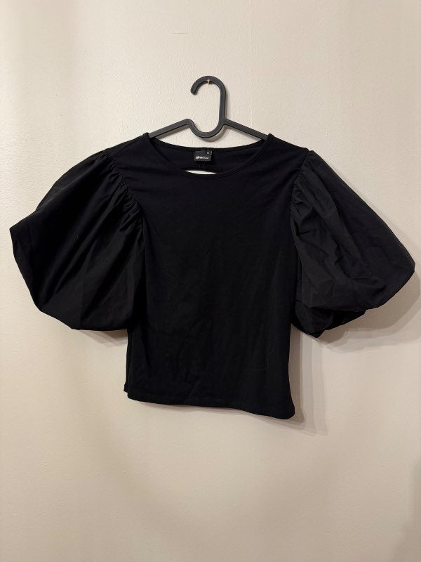 Svartur púfferma bolur