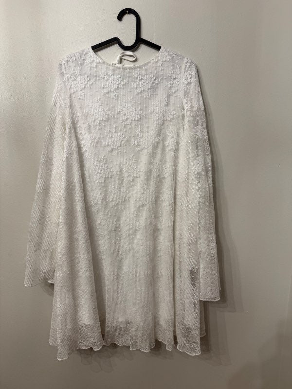 Hvítur blúndukjóll