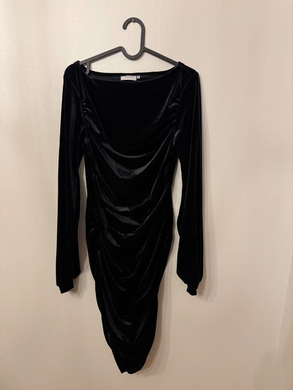 Gestuz svartur velúr kjóll