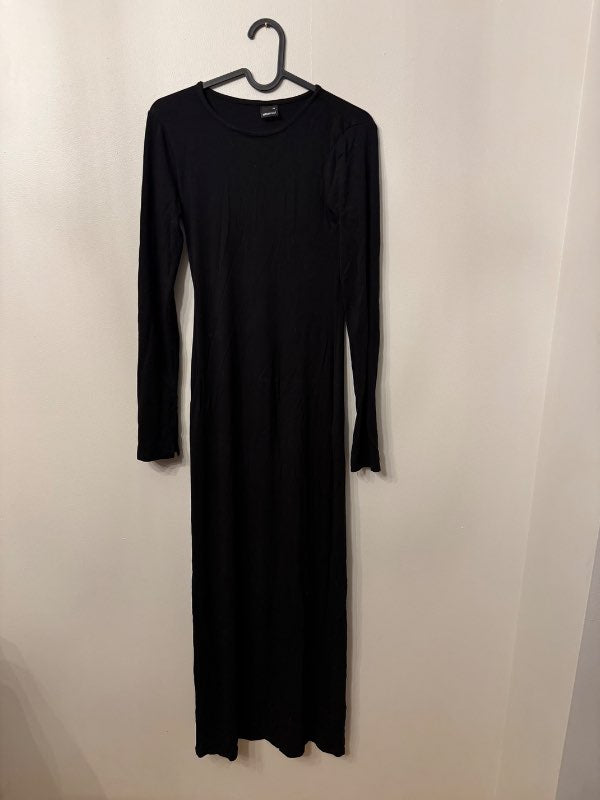 Þröngur síðerma svartur kjóll