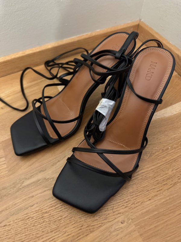 Nýir svartir hælar