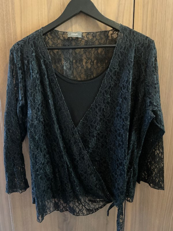 Svört blúndublússa ónotað