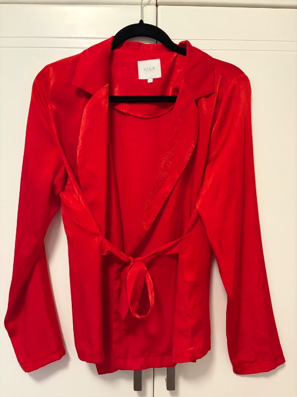 Vila rauð skyrta st.40