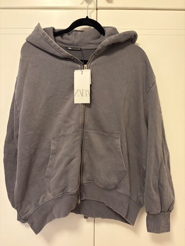 Zara hettupeysa grá st. L