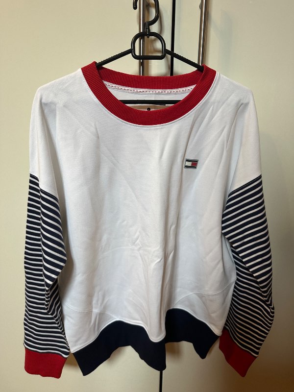 tommy hilfiger peysa ónotuð