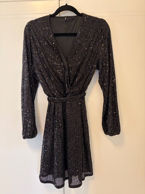 ONLY pallíettukjóll svartur