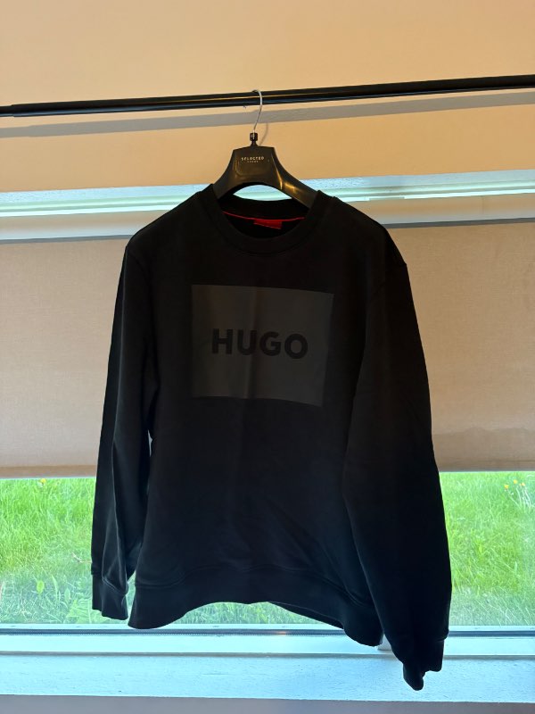 Hugo boss peysa