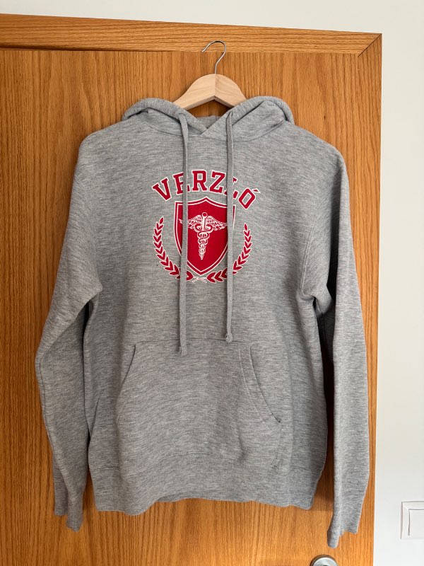Grá Verzló peysa með logo
