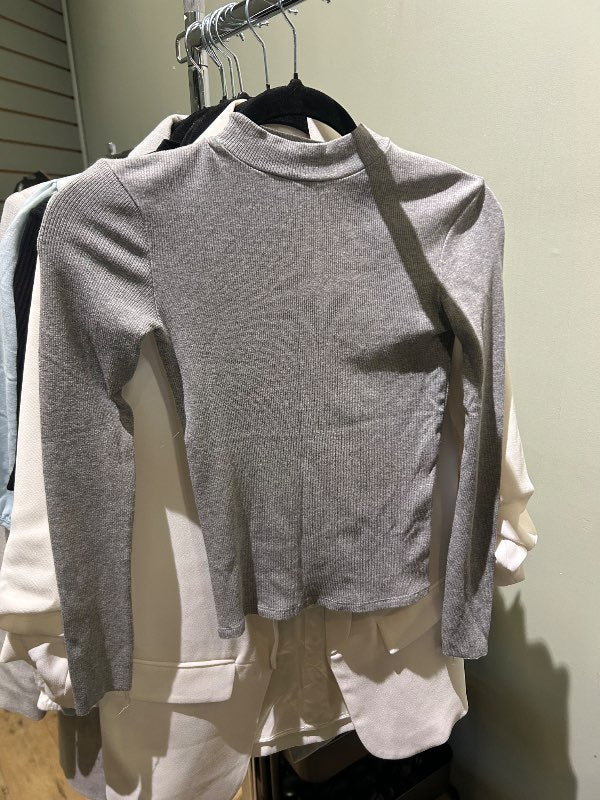 Grár rifflaður bolur Zara