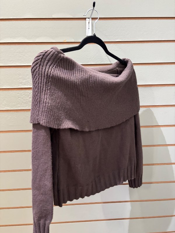 brún off shoulder peysa