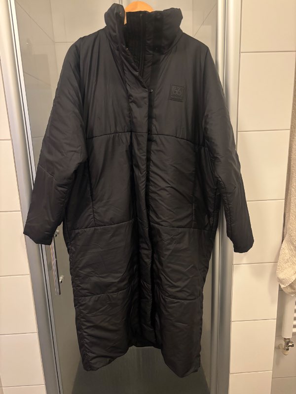 66 sìð úlpa svört