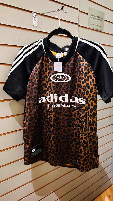 Adidas tiger