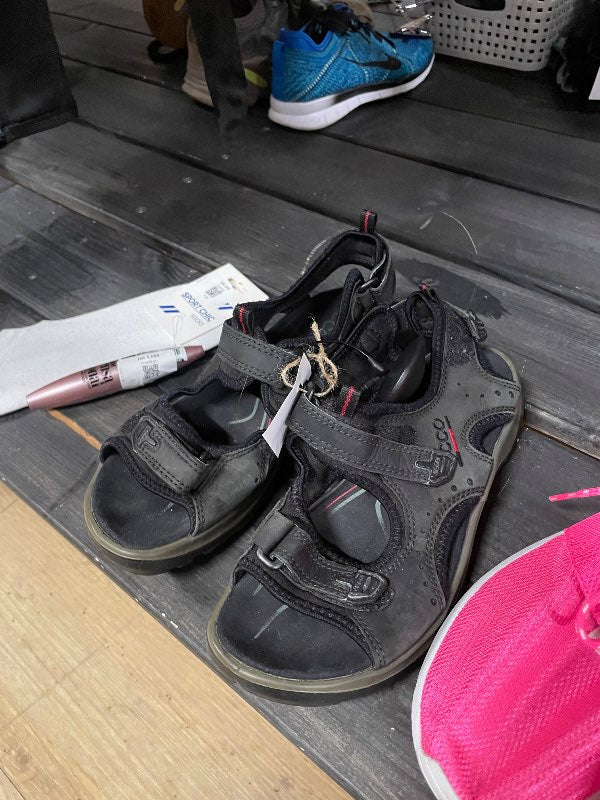 ecco sandalar
