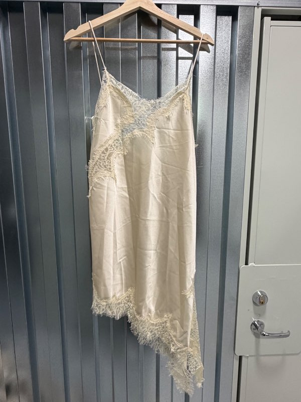 Ljós blúndu kjóll - ZARA