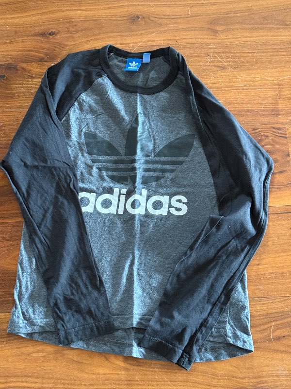 Adidas bolur