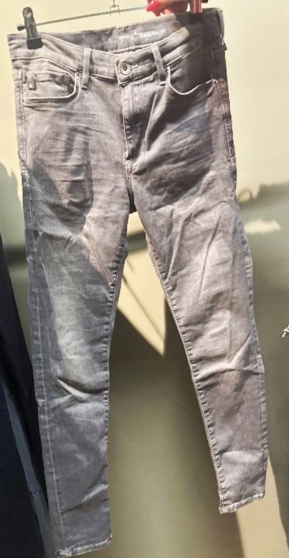 Gráar skinny jeans