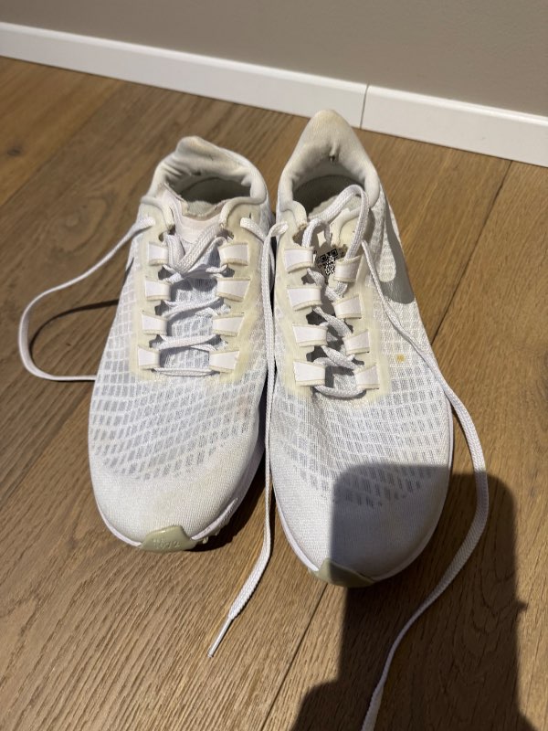 Strigaskór Nike hvítir