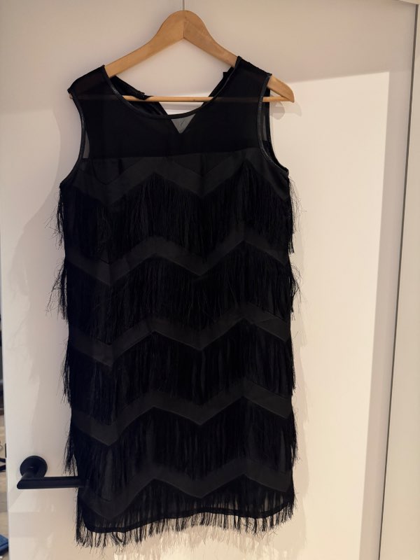 Kjóll kögur svartur