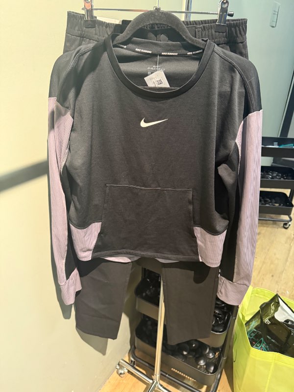 Nike gym peysa